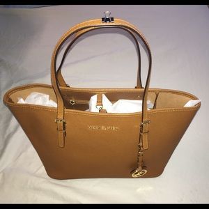 🔥🔥🔥Michael Kors Tote -👜🔥🔥🔥